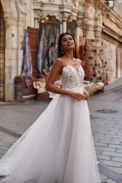 Sevda Gown -ALAMOUR ONLINE STORE 105 cb96b550 b30b 4e5a abf0 f6ab5bd5624f