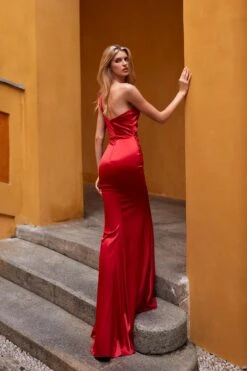 Betty - Red 17 Betty - Red -ALAMOUR ONLINE STORE 129 2e02cc06 d2ee 4043 be6d 8e4d7eda1512