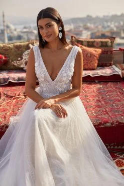 Aiyla Gown -ALAMOUR ONLINE STORE 13 d88cb453 4b56 43c2 885b 67665b7a9e72