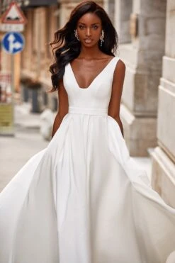 Keri Gown -ALAMOUR ONLINE STORE 18 882f50d9 d7d4 450c bd02 f3683a800c92