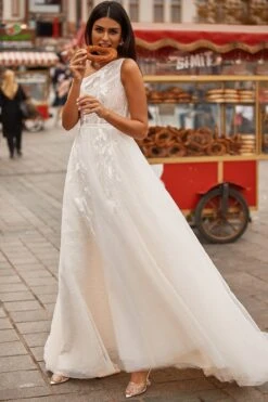 Berna Gown -ALAMOUR ONLINE STORE 37 adc57f14 283f 4143 82b1 0f05a5ab6b4b