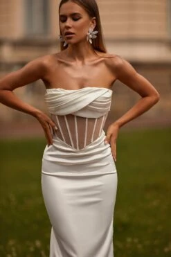 Yvonne Dress -ALAMOUR ONLINE STORE 3 6461ed62 f0ac 42b0 8acf 8d2732f4c4d1