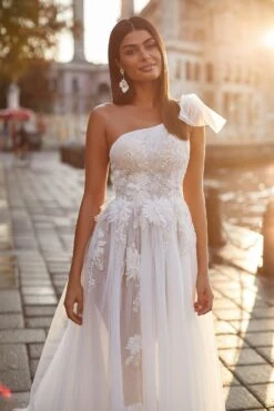 Seyyal Gown -ALAMOUR ONLINE STORE 40 939777cb 50dc 4bce a7ba 24aecfb7ea2b