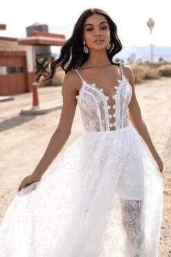 Daina Gown -ALAMOUR ONLINE STORE 42 dde231e5 08a5 4a35 8e44 78c1050a3c3e