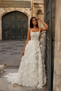 Esen Gown -ALAMOUR ONLINE STORE 49 efeb6546 6ecf 4e2e 97be 7aa9dff52c37