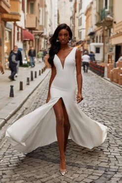 Sevyn Gown -ALAMOUR ONLINE STORE 62 8c4fbb58 ee96 4d80 8005 3dbecfa4f99c