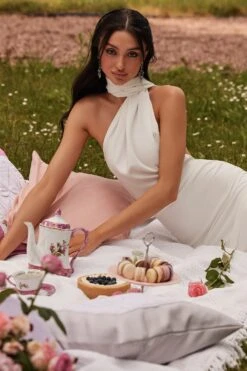 Sofia - White -ALAMOUR ONLINE STORE 64 a0ab7e35 f490 420f 8e2d f42c756966b5