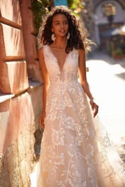 Claudine Gown -ALAMOUR ONLINE STORE 6 a3c2735c 5ae5 4c38 9e67 64212055bdb9