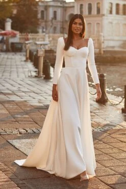Lale Gown -ALAMOUR ONLINE STORE 7 ede397bd 4dcb 496f 9e3b e10bb4538b28