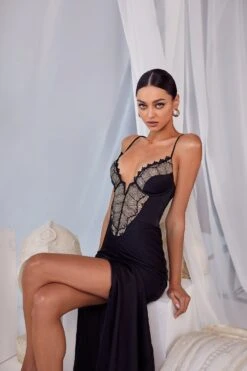 Greta - Black -ALAMOUR ONLINE STORE 8 ee705456ece c702 4056 8d3c 664b94257b23 1600x e09273fa 260b 466a 9787 40da97c16957