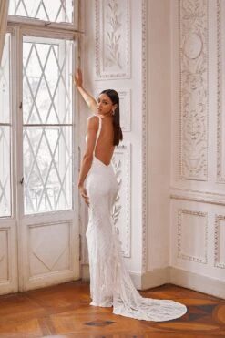 Larisa - White -ALAMOUR ONLINE STORE 8 ee705FGHece c702 4056 8d3c 664b94257b23 1600x ce172a11 e03e 44d1 8aa3 4b86fe8d62a2