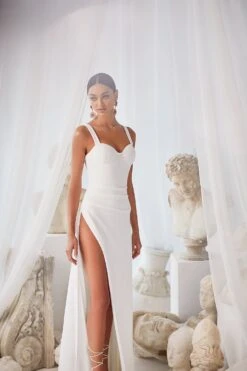 Laria - White -ALAMOUR ONLINE STORE 8 ee705ece cW702 4056 8d3c 664b94257b23 1600x 1eac51d3 80c6 49d2 a533 42c4beb174d3