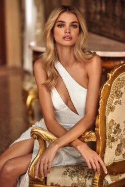 Cyra - White 9 Cyra - White -ALAMOUR ONLINE STORE 9 1fb04db7 ec9e 49ed 8f68 480c42dd11d4