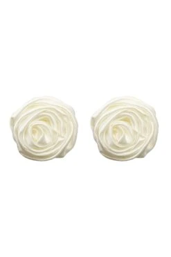 Rachel White Flower Studs -ALAMOUR ONLINE STORE earrings89 d61365e1 5ae0 4d78 bef4 900cd9dbcbe5