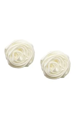 Rachel White Flower Studs -ALAMOUR ONLINE STORE earrings90 3d0a8628 b441 4f66 a208 94b5079764c3